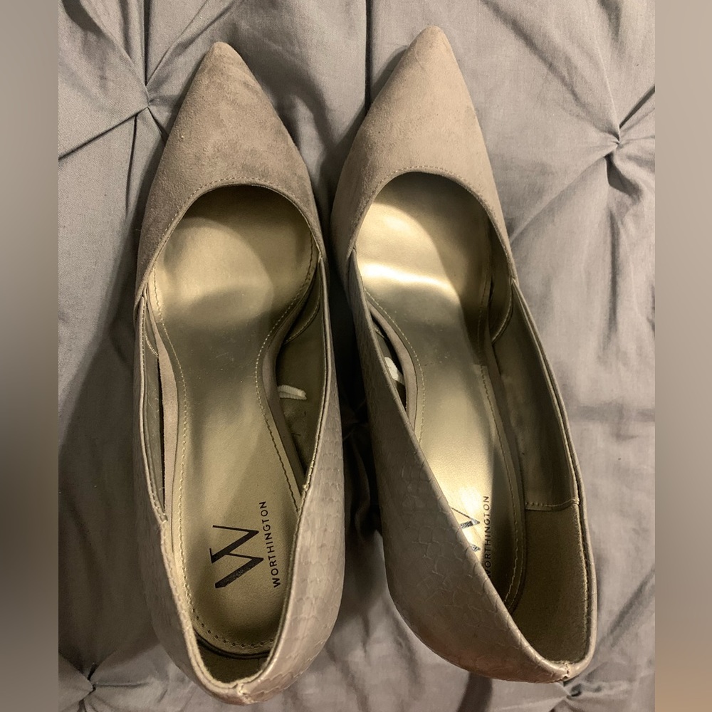 Worthington Grey Pumps